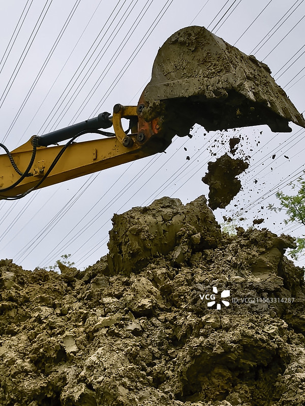 《一铲一吨》—— 合肥滨湖玉龙路基建工程图片素材