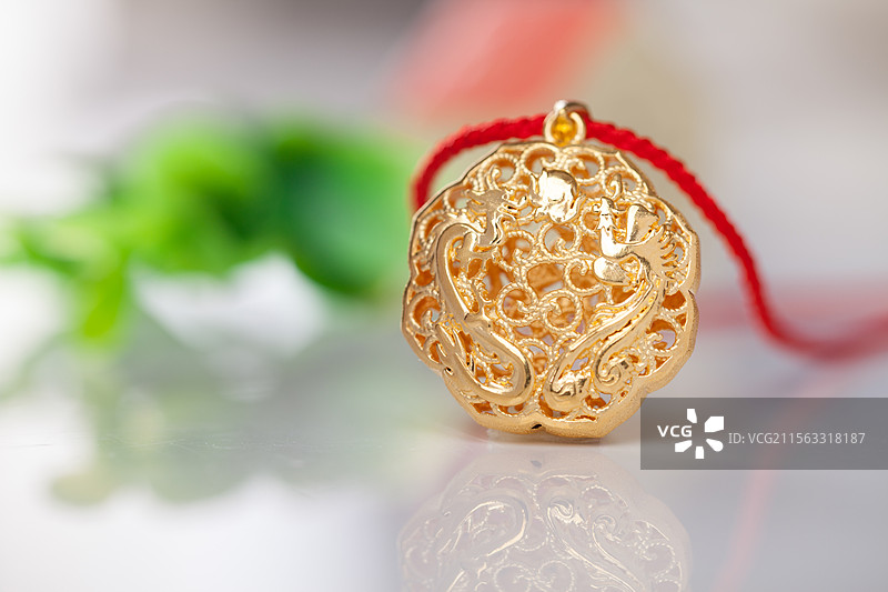 黄金心形吊坠图片素材