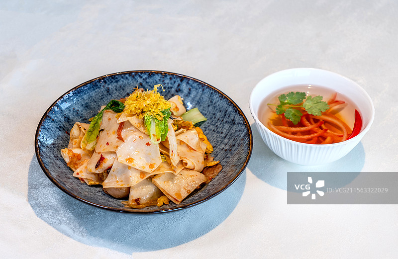 腾冲特色美食炒饵块  腾冲大救驾 酸汤配炒饵块 炒饵块精美图片 腾冲特色酸汤图片素材