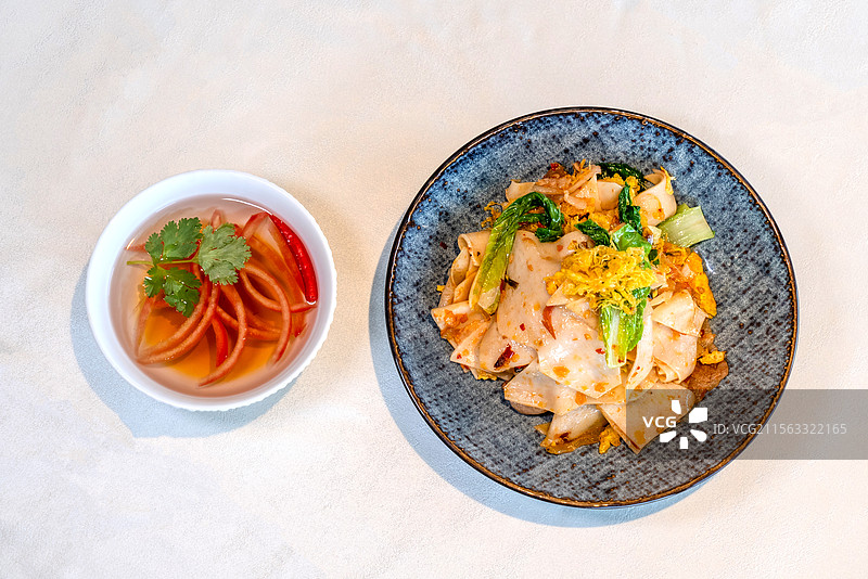 腾冲特色美食炒饵块  腾冲大救驾 酸汤配炒饵块 炒饵块精美图片 腾冲特色酸汤图片素材