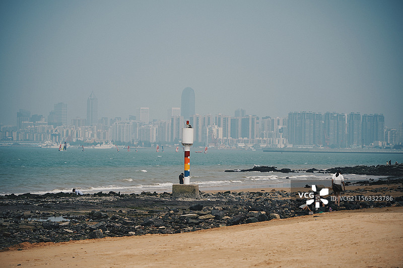 海南海口假日海滩度假区的灯塔图片素材