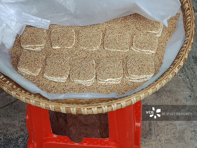 裹满芝麻的麦芽糖图片素材