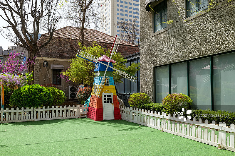 山东融汇济南老商埠文化旅游休闲街区风车图片素材