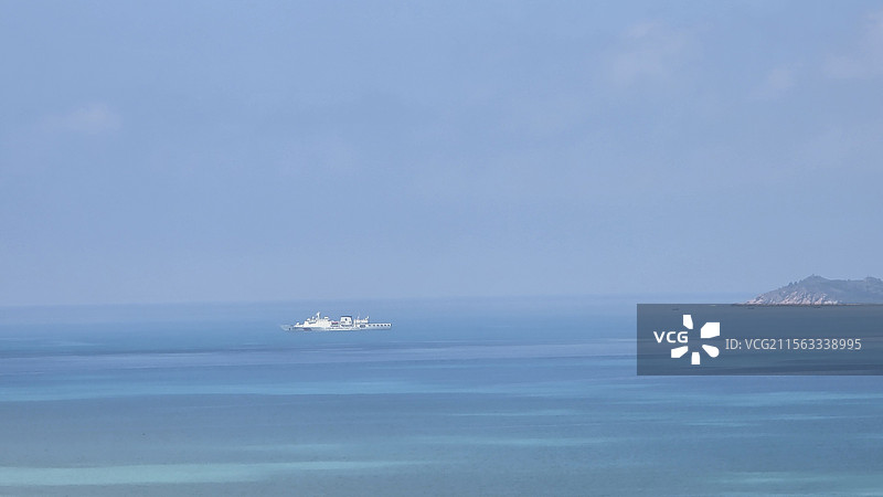 大海上的一艘船图片素材