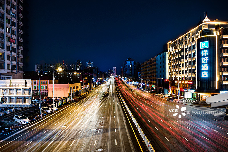 哈尔滨车流光轨图片素材