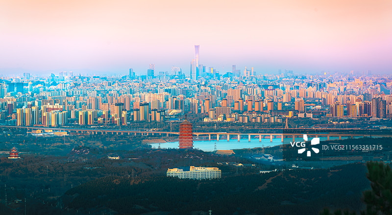 中国尊与永定塔同框图片素材