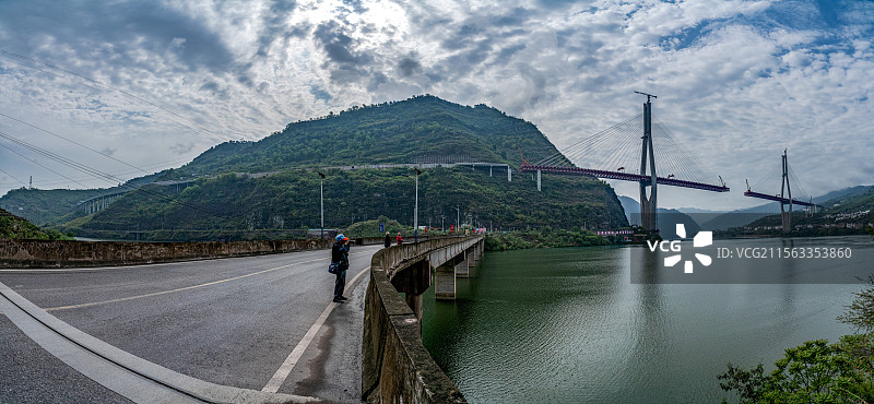 建设中的滇川高速特大桥图片素材