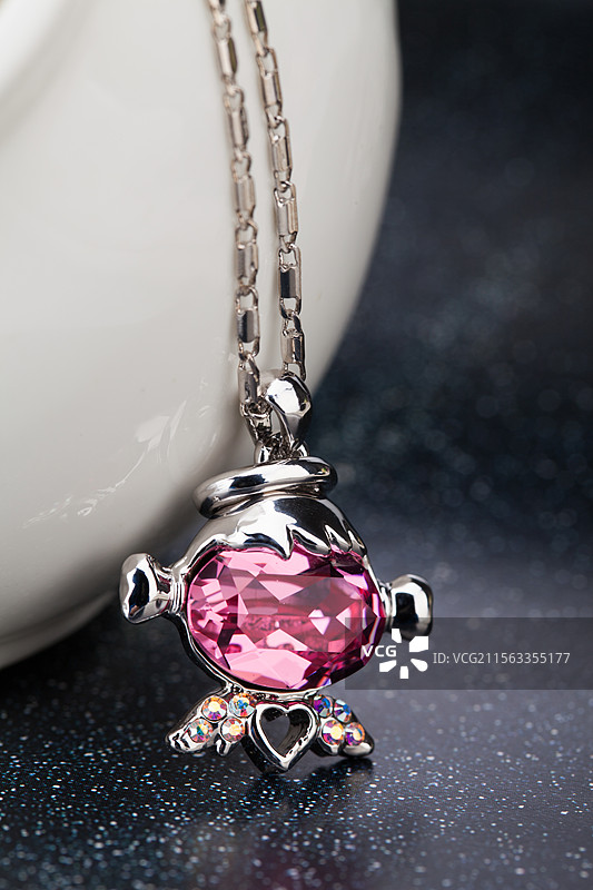 宝石吊坠项链图片素材