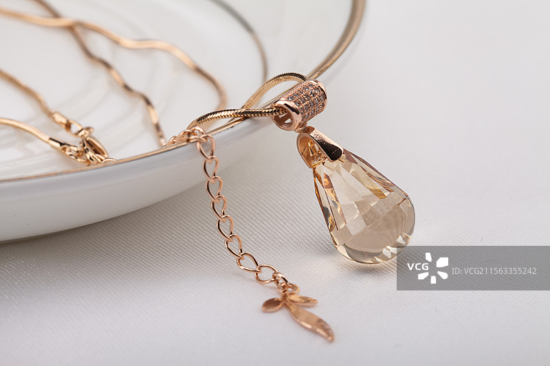 宝石吊坠项链图片素材