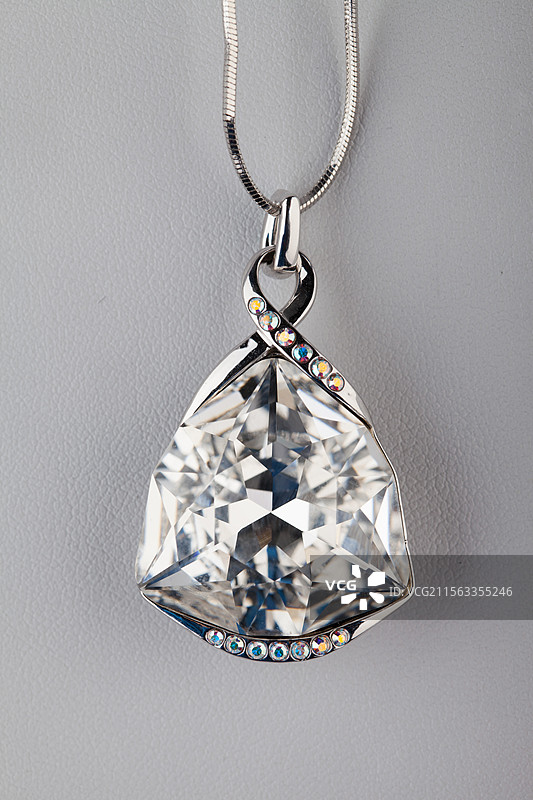 宝石吊坠项链图片素材