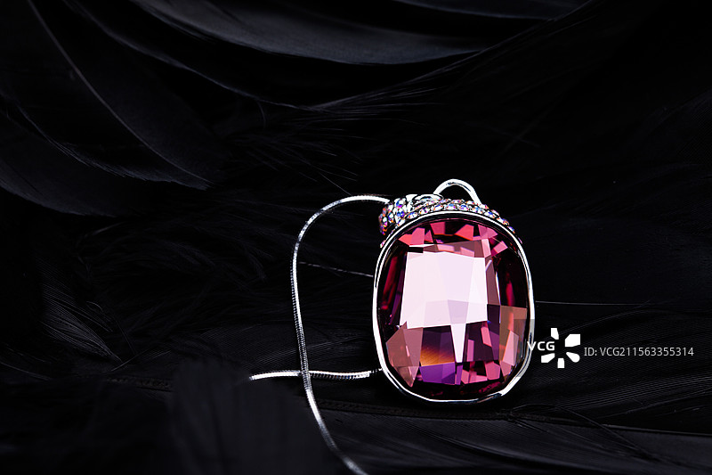 宝石吊坠项链图片素材