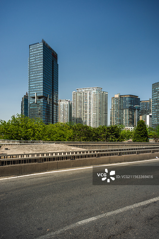 北京三环路三元桥机场高速凤凰城中冶大厦图片素材