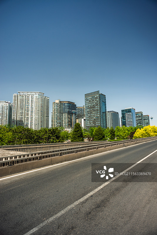 北京三环路三元桥机场高速凤凰城中冶大厦图片素材
