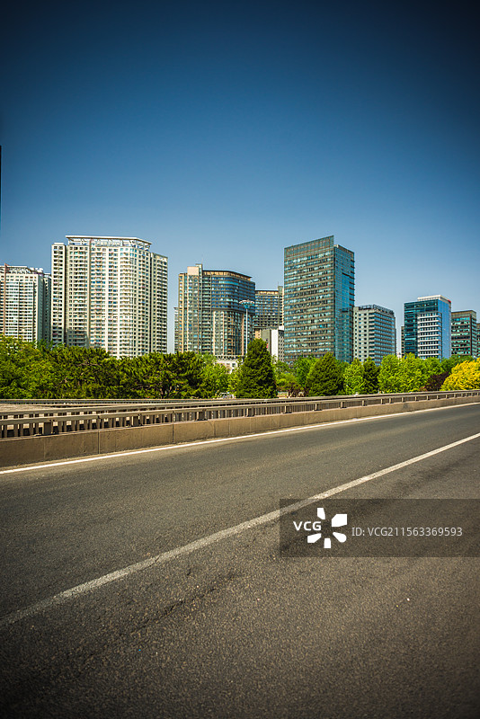 北京三环路三元桥机场高速凤凰城中冶大厦图片素材