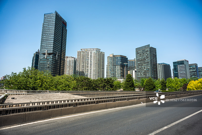 北京三环路三元桥机场高速凤凰城中冶大厦图片素材
