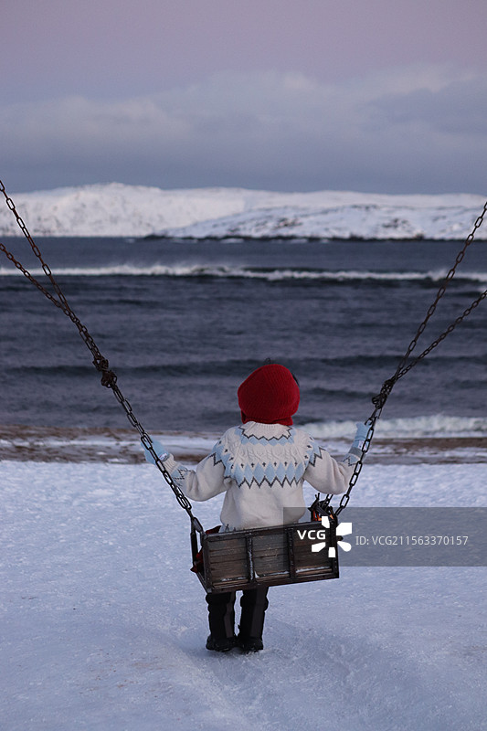 北冰洋孤独秋千图片素材