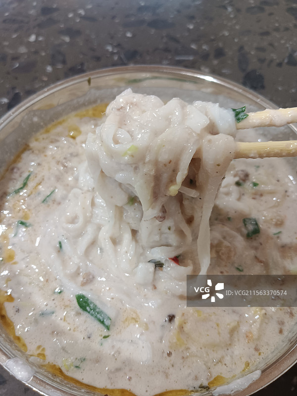 老普洱米干的花生汤米干图片素材