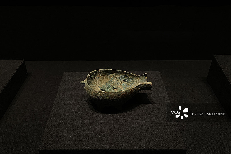 甘肃天水市甘谷县博物馆铜匜图片素材