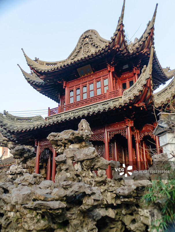 上海豫园古典中式楼阁建筑的外观景象图片素材