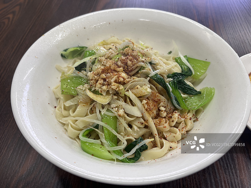 特色美食油泼面图片素材