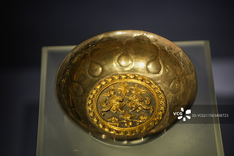 唐代 鎏金双狮纹银碗 陕西历史博物馆 何家村窖藏 大唐遗宝展图片素材