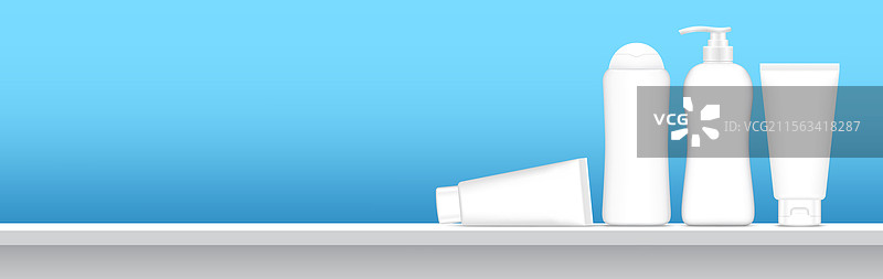 空的化妆品管瓶包装放在桌子上图片素材