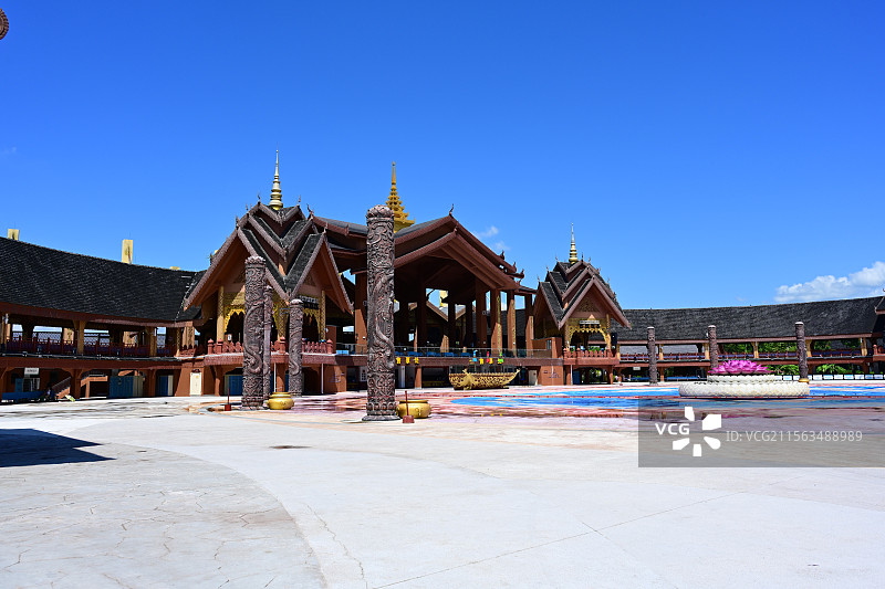 西双版纳傣族园泼水广场图片素材