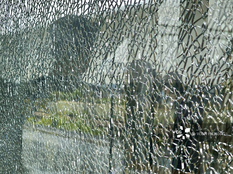 玻璃窗后图片素材