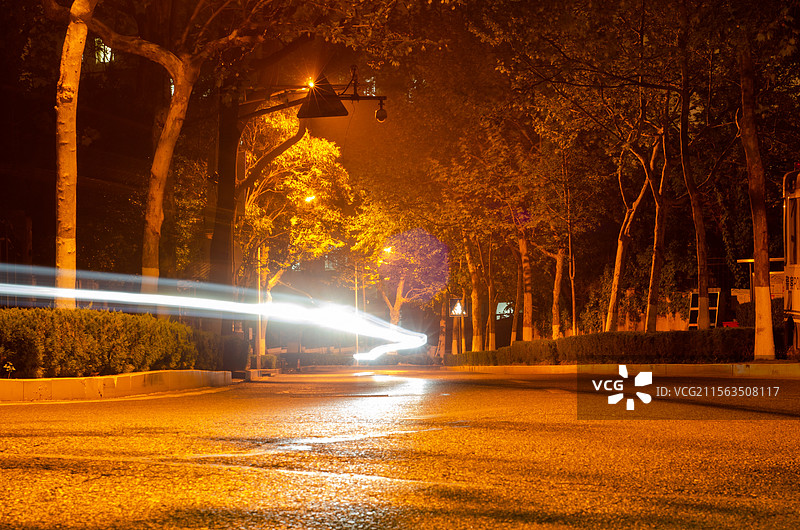 夜路和雾的青岛城市景观图片素材
