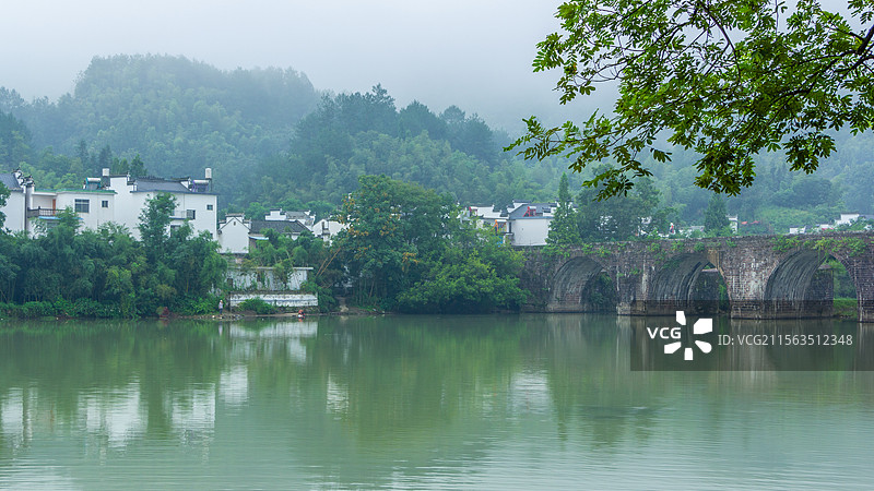 休宁岩前横江晨雾图片素材