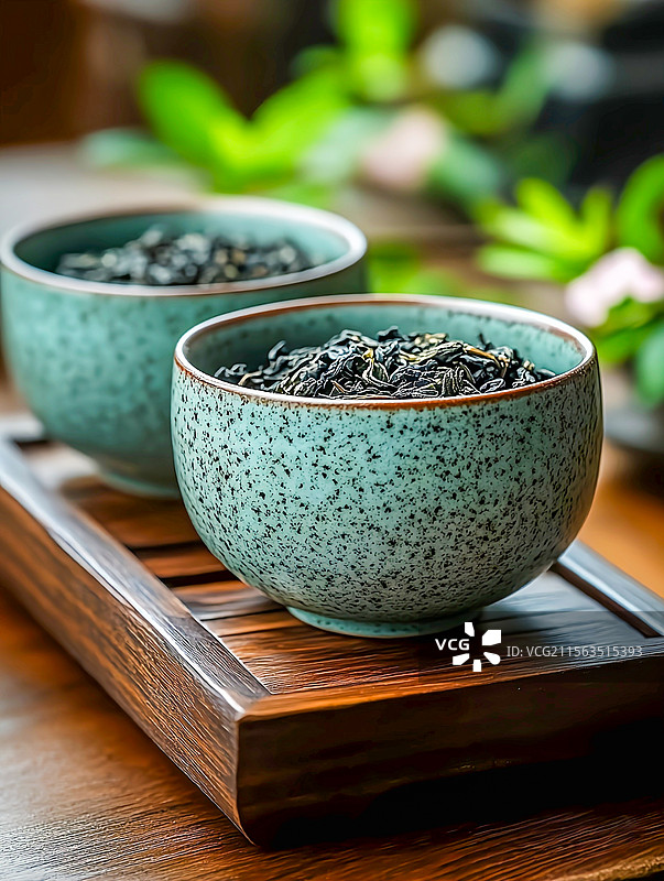 茶叶在杯中舞蹈，茶水在舌尖跳跃，这就是我想要的快乐。图片素材