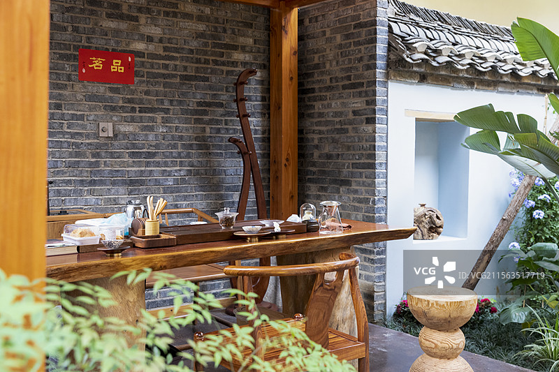 中式庭院里的茶室一角图片素材