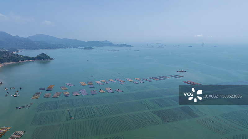 无人机视角，海上鲍鱼养殖基地图片素材