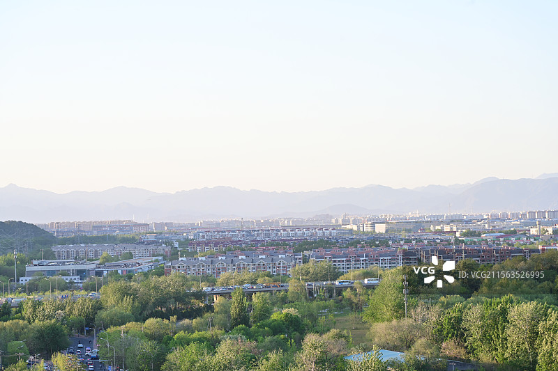 北京颐和园万寿山佛香阁看北京西北旺海淀山后地区图片素材