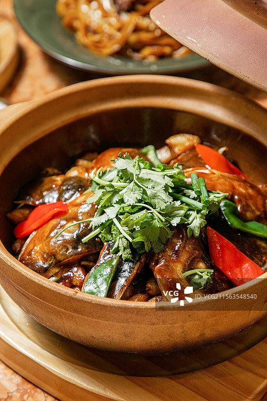 啫啫煲啫啫牛蛙煲啫牛蛙洋葱牛蛙蒜香牛蛙蛙肉粤菜顺德菜图片素材