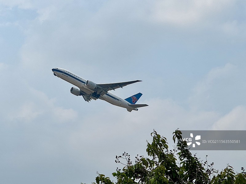 广州白云机场飞机图片素材