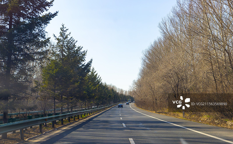 初春的黑龙江高速路图片素材