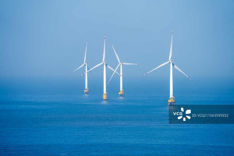 福建平潭海上风力发电机图片素材