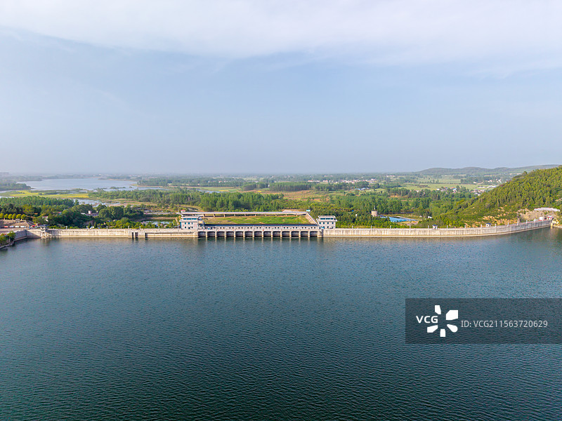 中国河南省平顶山舞钢市石漫滩水库大坝图片素材