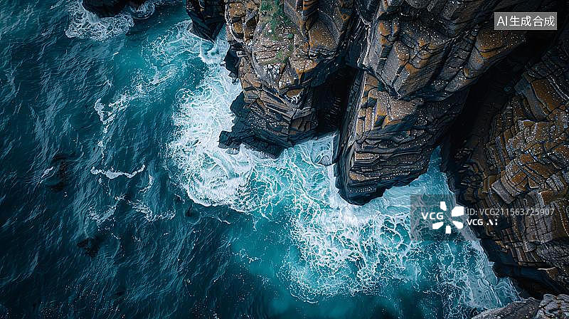 【AI数字艺术】蓝色海浪拍打着海岸的岩石和悬崖图片素材