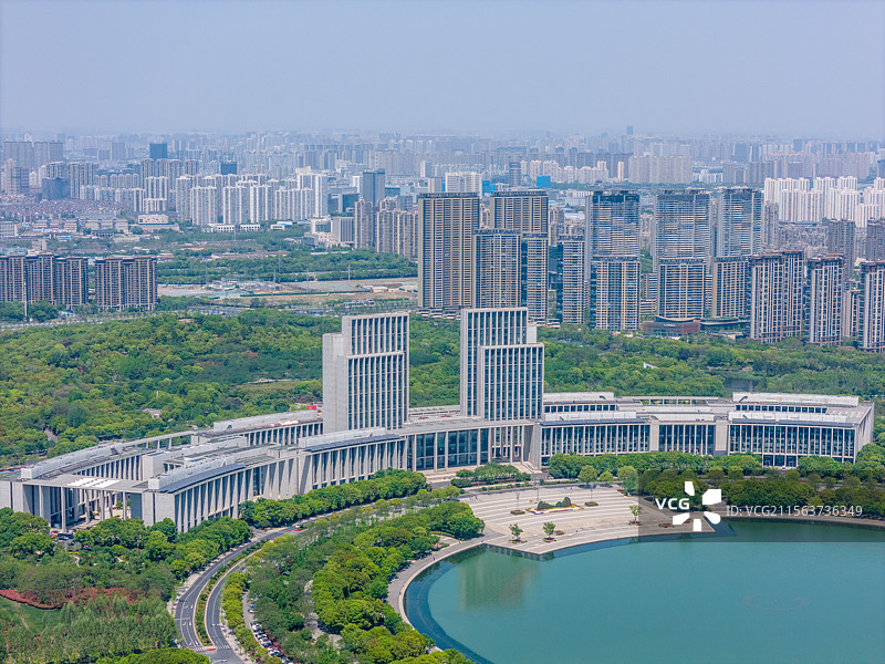 航拍江南江苏无锡湿地公园与城市美景，尚贤河湿地秋冬景色，滨湖区，市政府，经开区图片素材