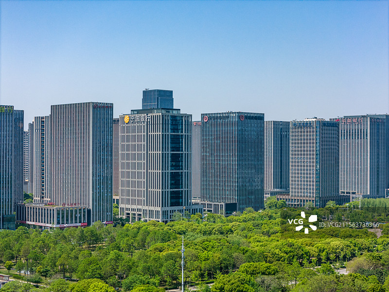 航拍江南江苏无锡湿地公园与城市美景，尚贤河湿地秋冬景色，滨湖区，市政府，经开区图片素材