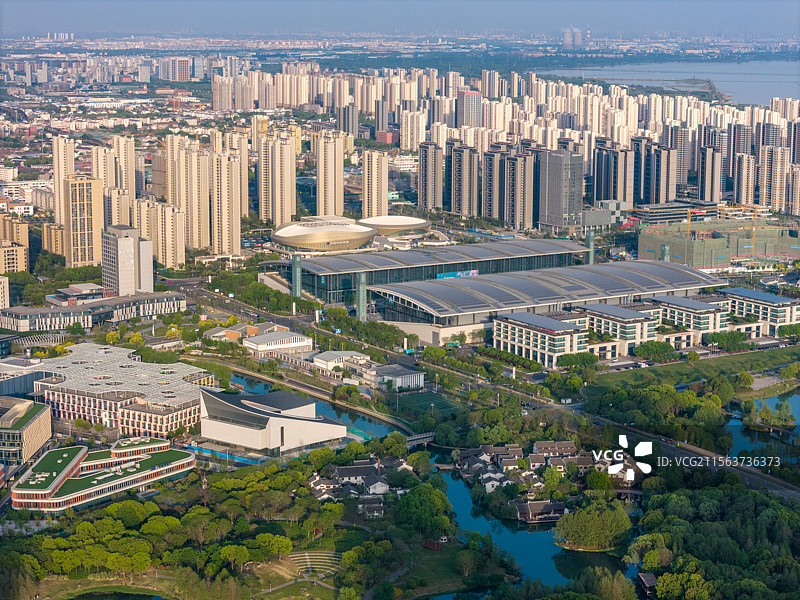 航拍江南江苏无锡湿地公园与城市美景，尚贤河湿地秋冬景色，滨湖区，市政府，经开区图片素材
