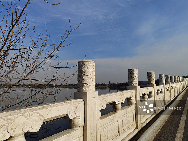 武汉东湖风景区 东湖绿道 湖畔石栏杆 城市湖景风光图片素材