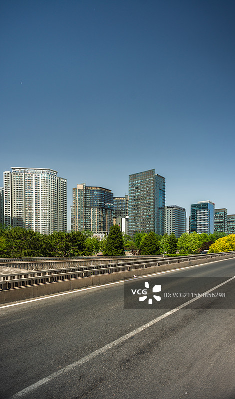 北京三环路三元桥机场高速凤凰城中冶大厦图片素材