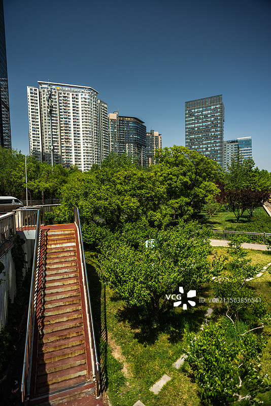 北京三环路三元桥机场高速凤凰城中冶大厦图片素材