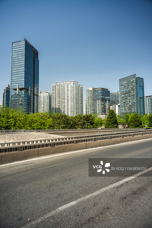 北京三环路三元桥机场高速凤凰城中冶大厦图片素材