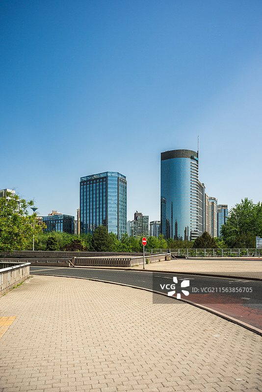 北京三环路三元桥机场高速凤凰城中冶大厦图片素材