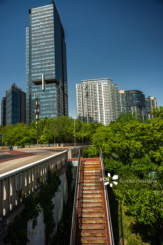 北京三环路三元桥机场高速凤凰城中冶大厦图片素材