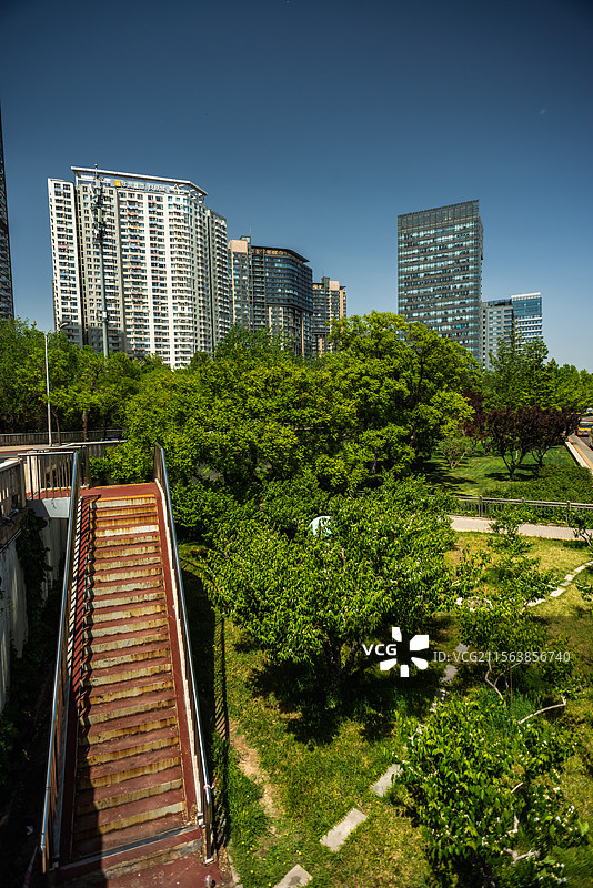 北京三环路三元桥机场高速凤凰城中冶大厦图片素材